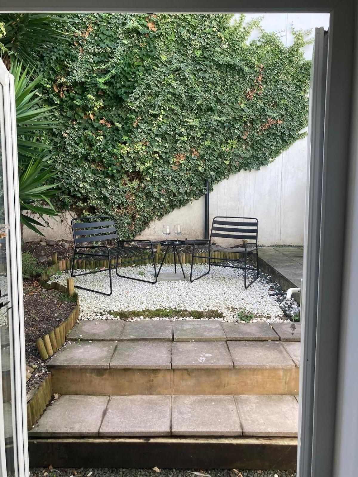 Apartamento Rose Retreat Stylish 2-bed Garden Haven In The Heart Of *